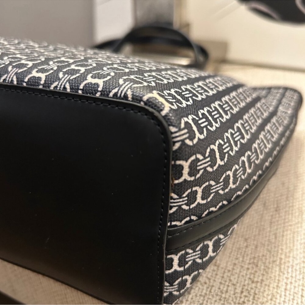 Tory Burch Gemini Link Tote - Picture 4 of 8